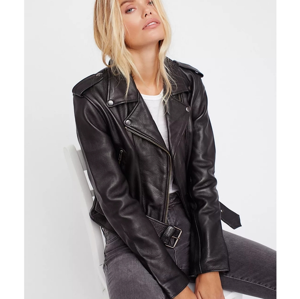 Understated Leather Shrunken Leather Belted Cropped Moto Jacket Black Large